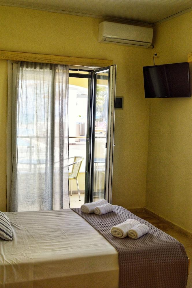 Sunrose Beach Aparthotel Akharavi Extérieur photo