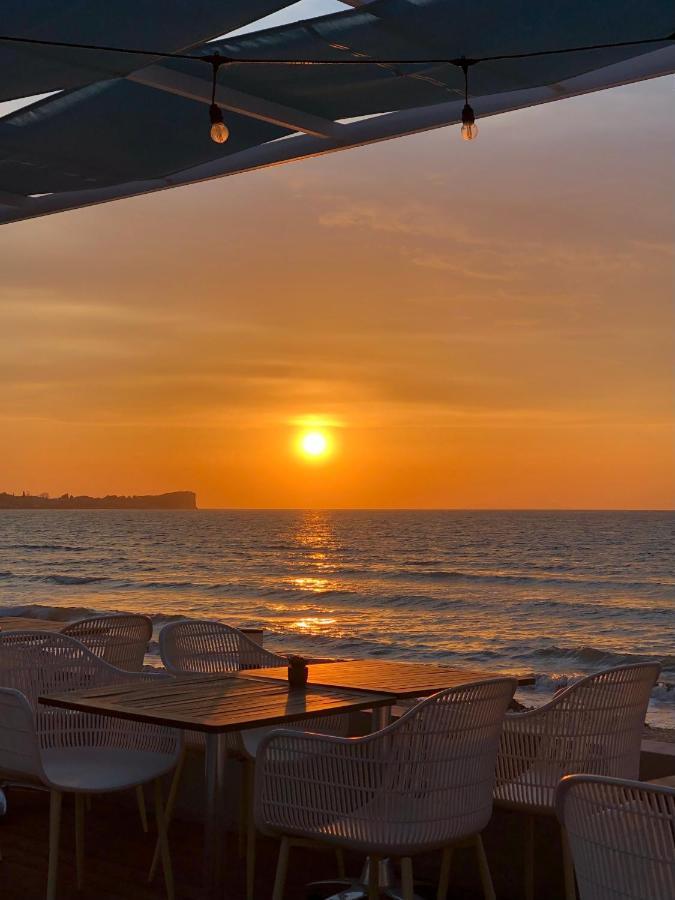 Sunrose Beach Aparthotel Akharavi Extérieur photo