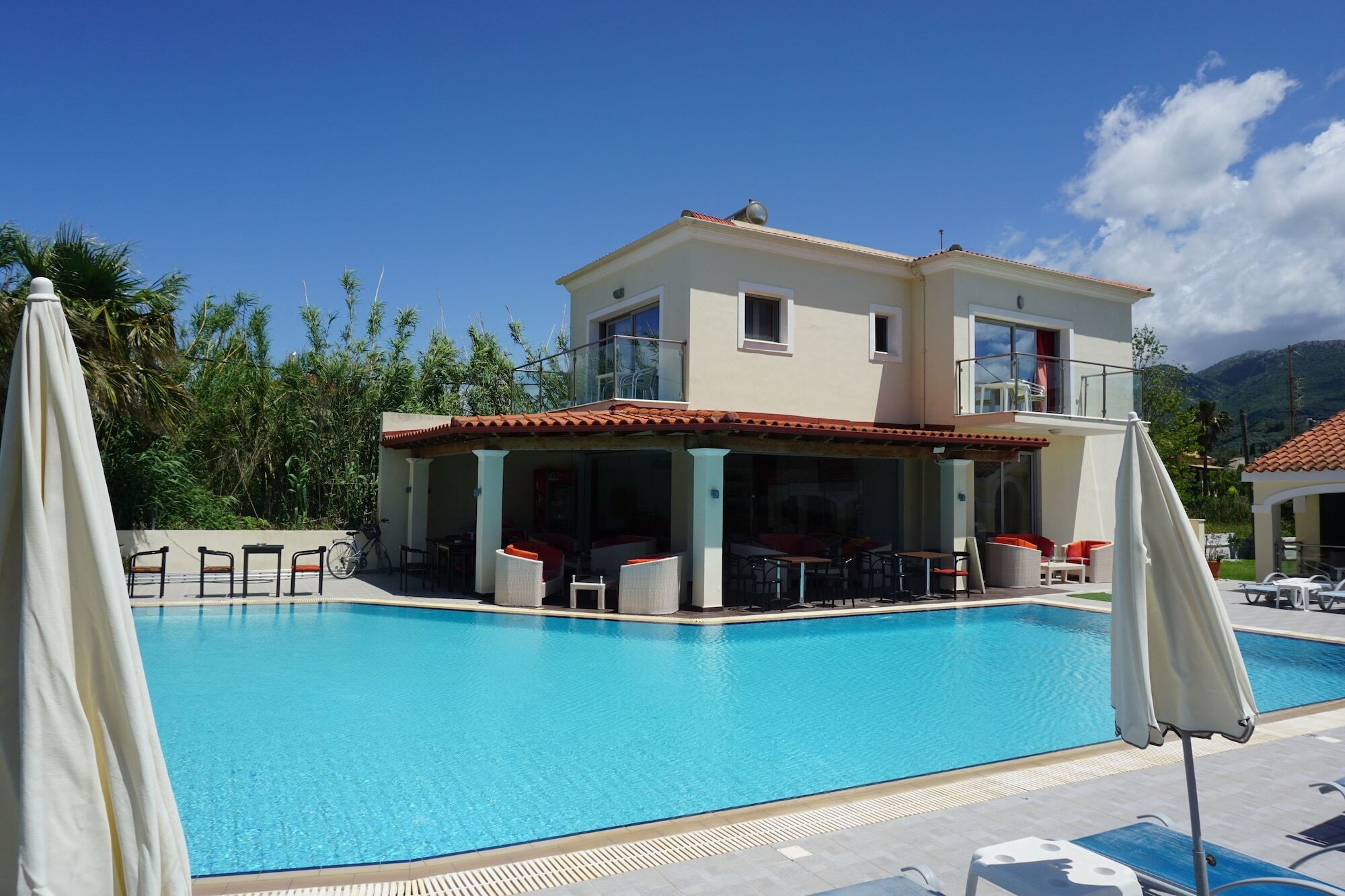 Sunrose Beach Aparthotel Akharavi Extérieur photo